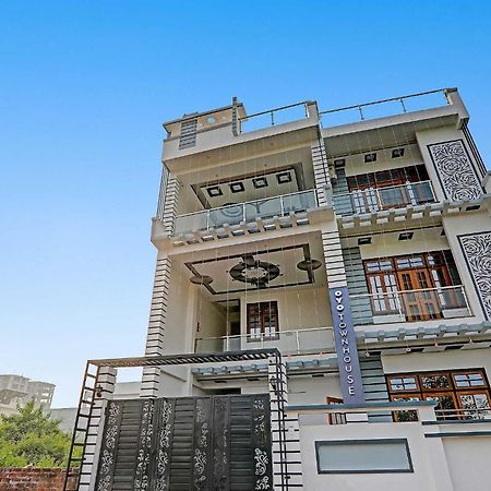 Townhouse Relax Inn Chinhat Ngoại thất bức ảnh