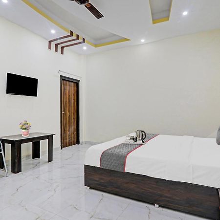 Townhouse Relax Inn Chinhat Ngoại thất bức ảnh