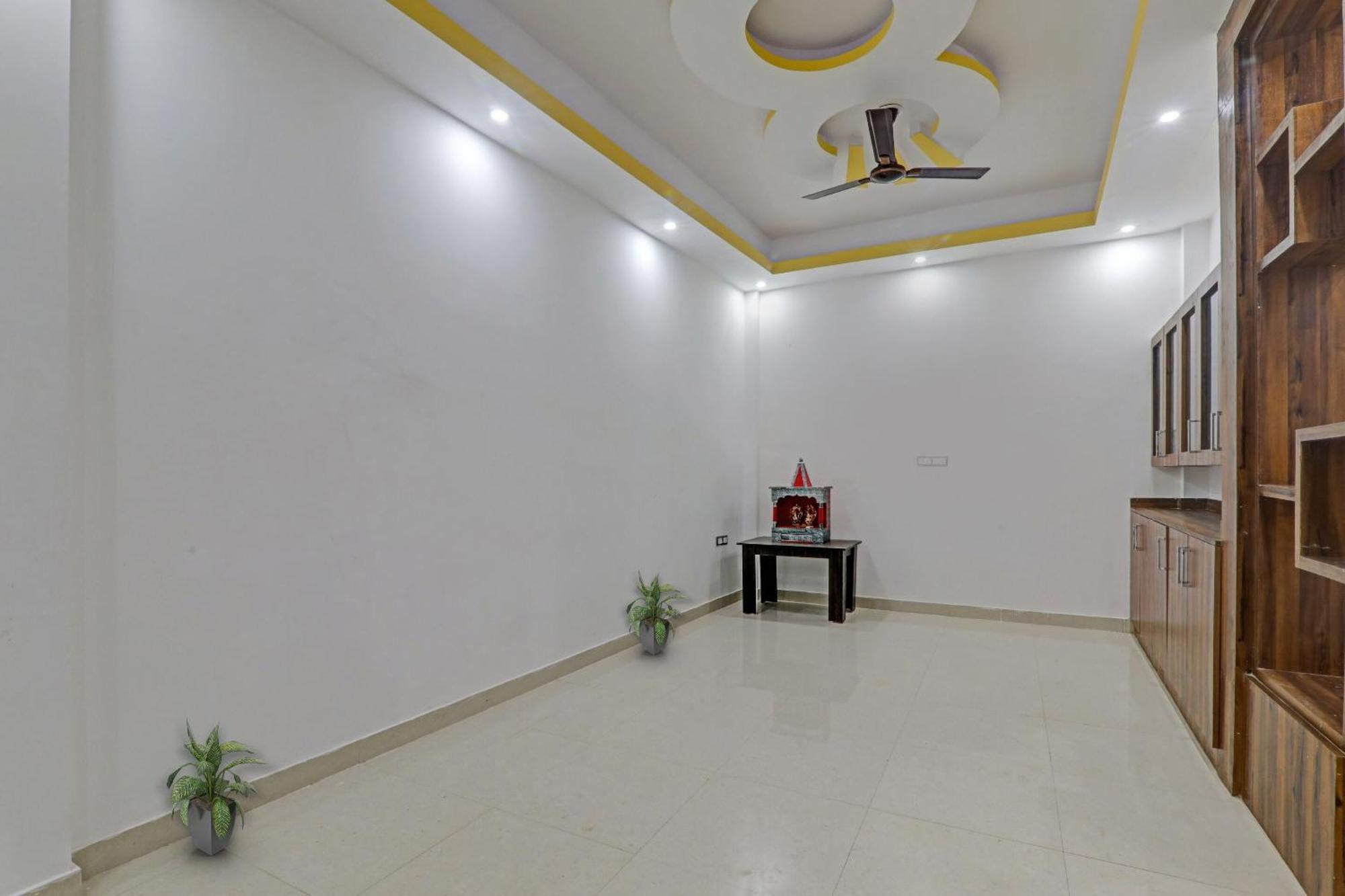 Townhouse Relax Inn Chinhat Ngoại thất bức ảnh