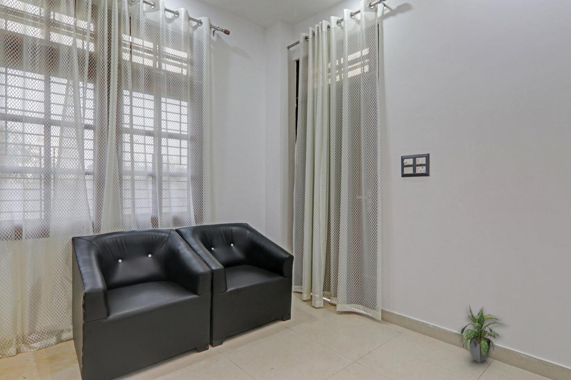 Townhouse Relax Inn Chinhat Ngoại thất bức ảnh