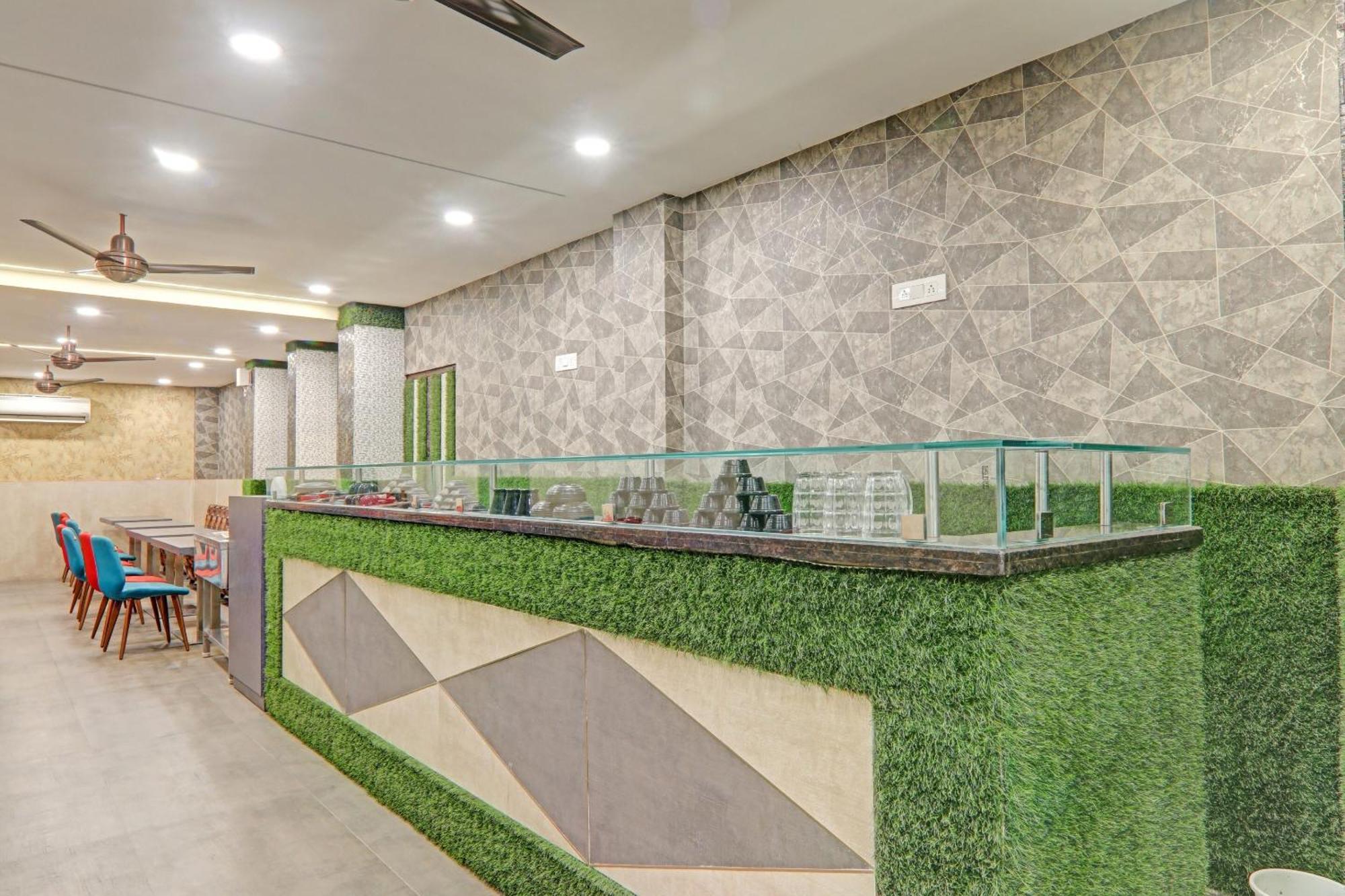 Townhouse Relax Inn Chinhat Ngoại thất bức ảnh