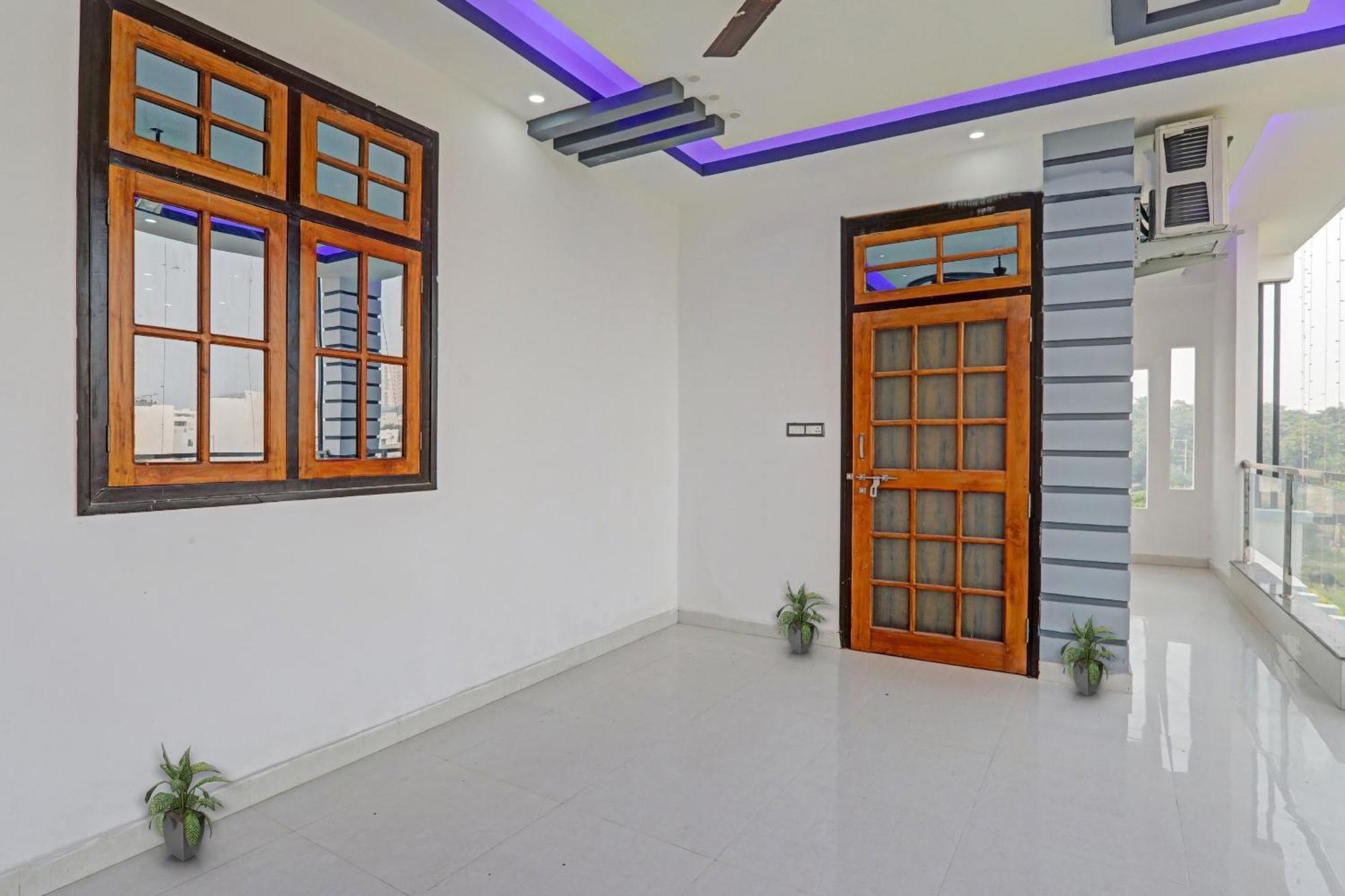 Townhouse Relax Inn Chinhat Ngoại thất bức ảnh